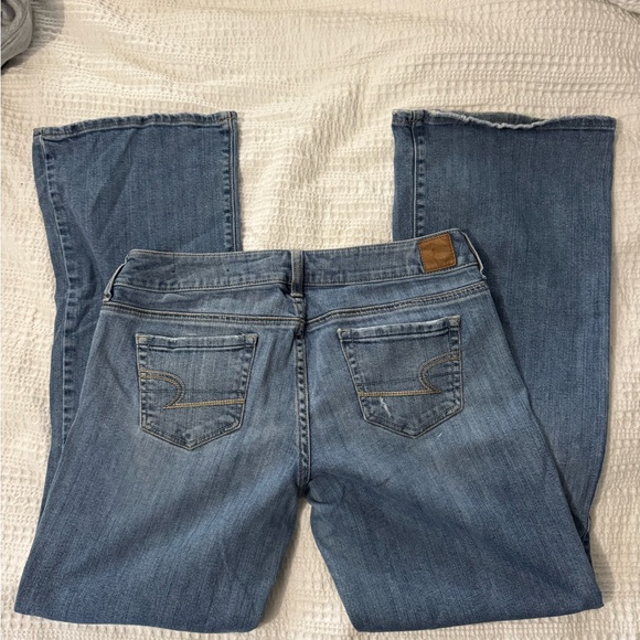 American Eagle Outfitters Favorite Boyfriend Low Rise Jean - Picture 2 of 4